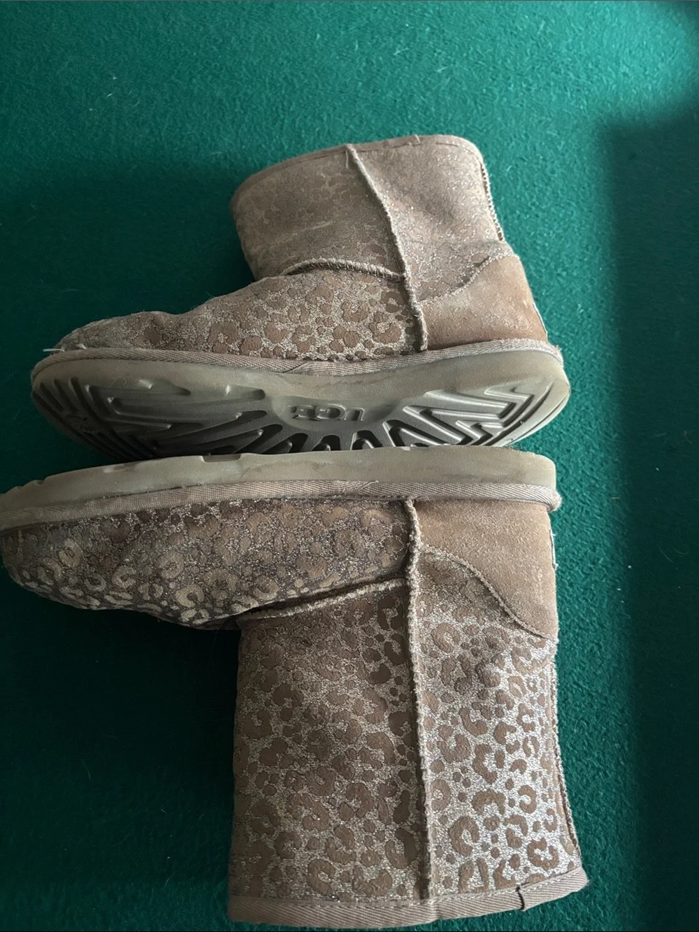 UGG classic leopard